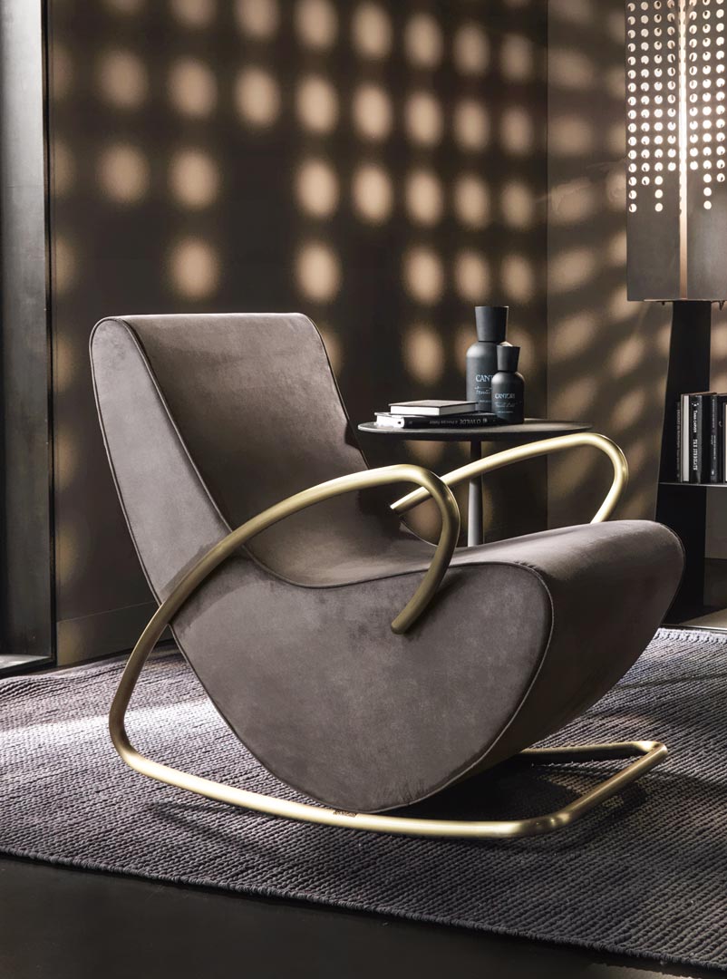 An armchair, a meeting place for yourself - Cantori